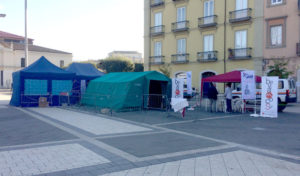 Gli stand montati in piazza Umberto I