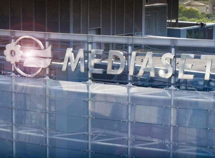 Cambio programmazione Mediaset