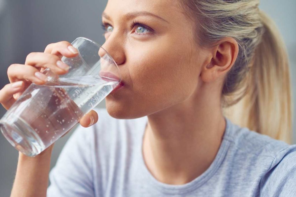 Bicchieri di acqua da bere al giorno