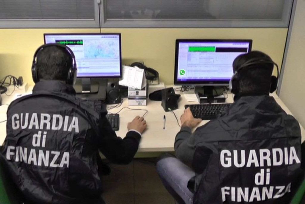 Guardia di Finanza può controllare chat Whatsapp