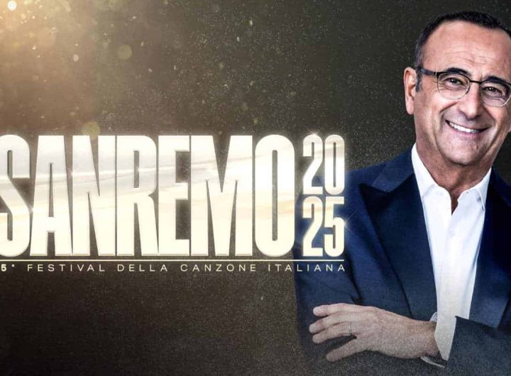 carlo conti con il logo di sanremo 2025